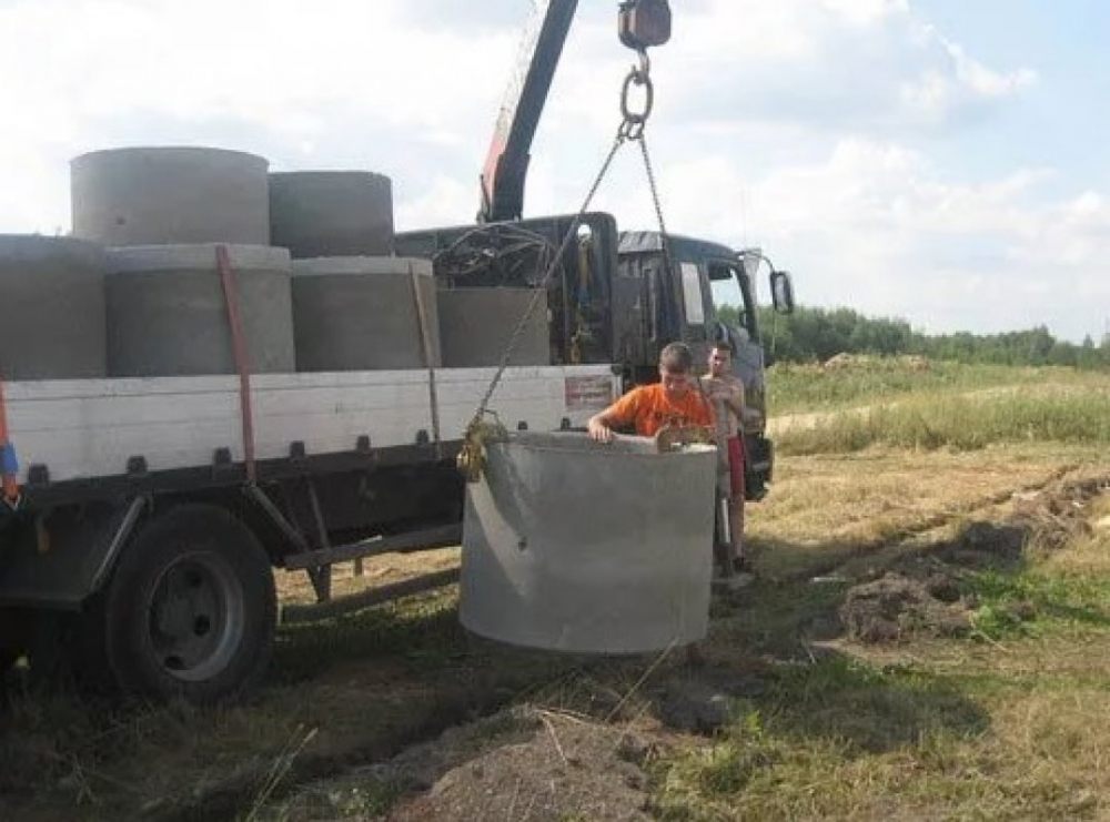 Перевозка бетонных колец и колодцев манипулятором стоимость услуг и где заказать - Сарапул