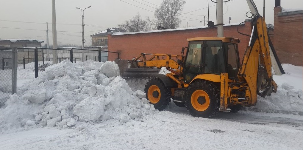 Экскаватор погрузчик для уборки снега и погрузки в самосвалы для вывоза в Воткинске