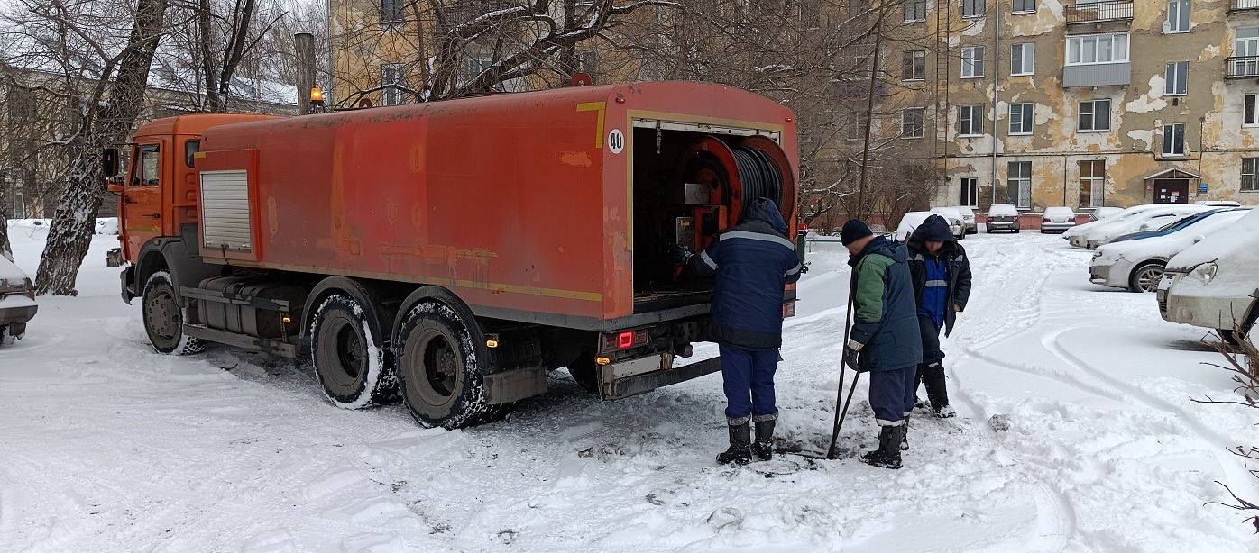 Прочистка канализации от засоров гидропромывочной машиной и специальным оборудованием в Ижевске