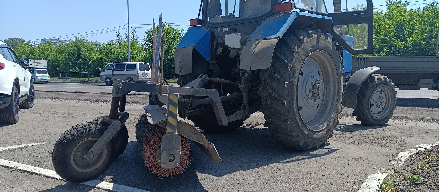 Услуги трактора с щеткой МТЗ в Удмуртии